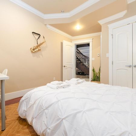 Oakridge Luxury Homestay バンクーバー エクステリア 写真