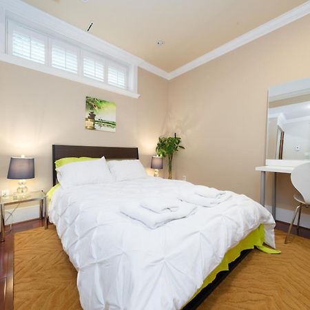 Oakridge Luxury Homestay バンクーバー エクステリア 写真